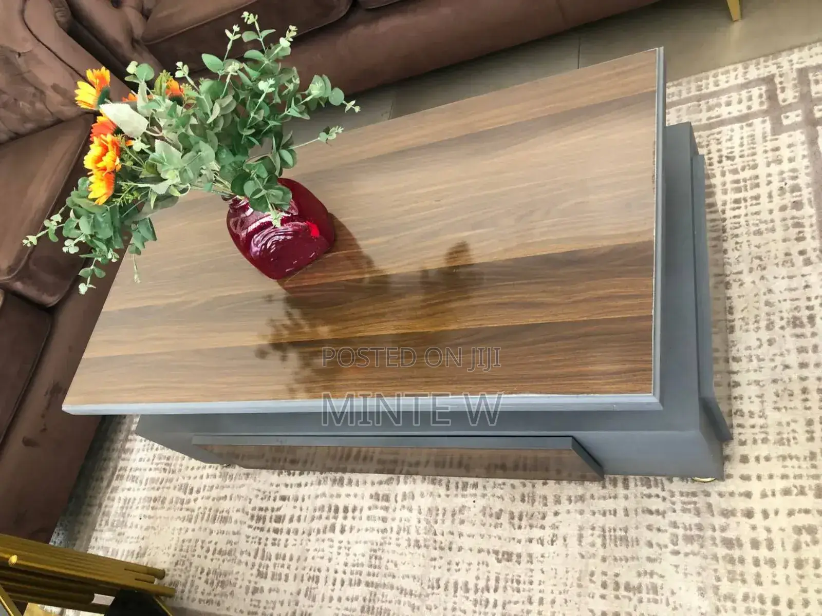 እብድ እብድ ያሉ Center Tablochn ከኛ ጋር በተመጣጣኝ ዋጋ ያግኙ