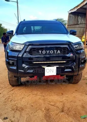 Toyota Hilux 2022 Matt Black