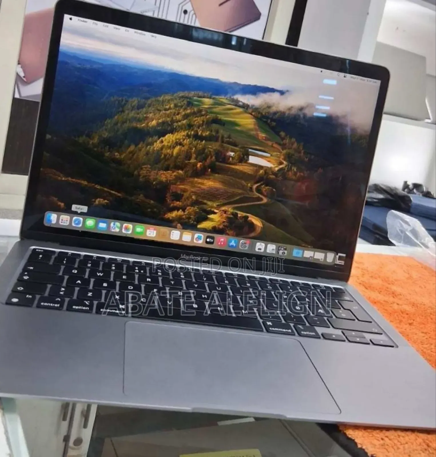 New Laptop Apple MacBook Air 2020 M1 8GB Apple M1 SSD 256GB