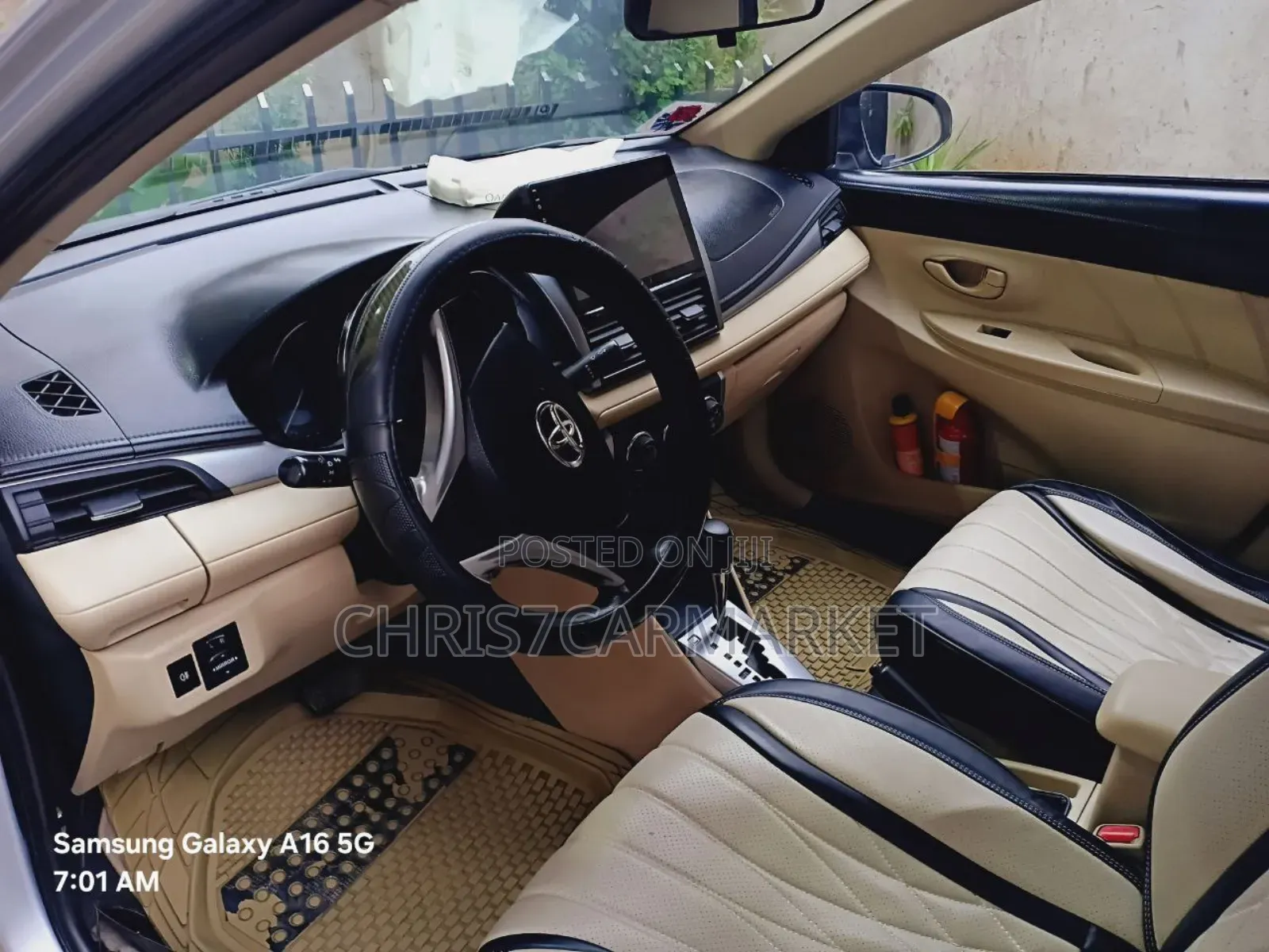 Toyota Yaris SE Hatchback 5dr 2014 Silver