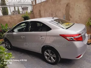 Toyota Yaris SE Hatchback 5dr 2014 Silver