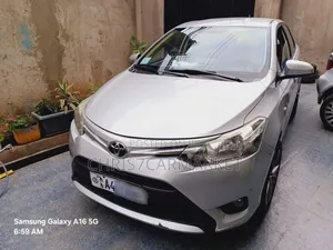 Toyota Yaris SE Hatchback 5dr 2014 Silver