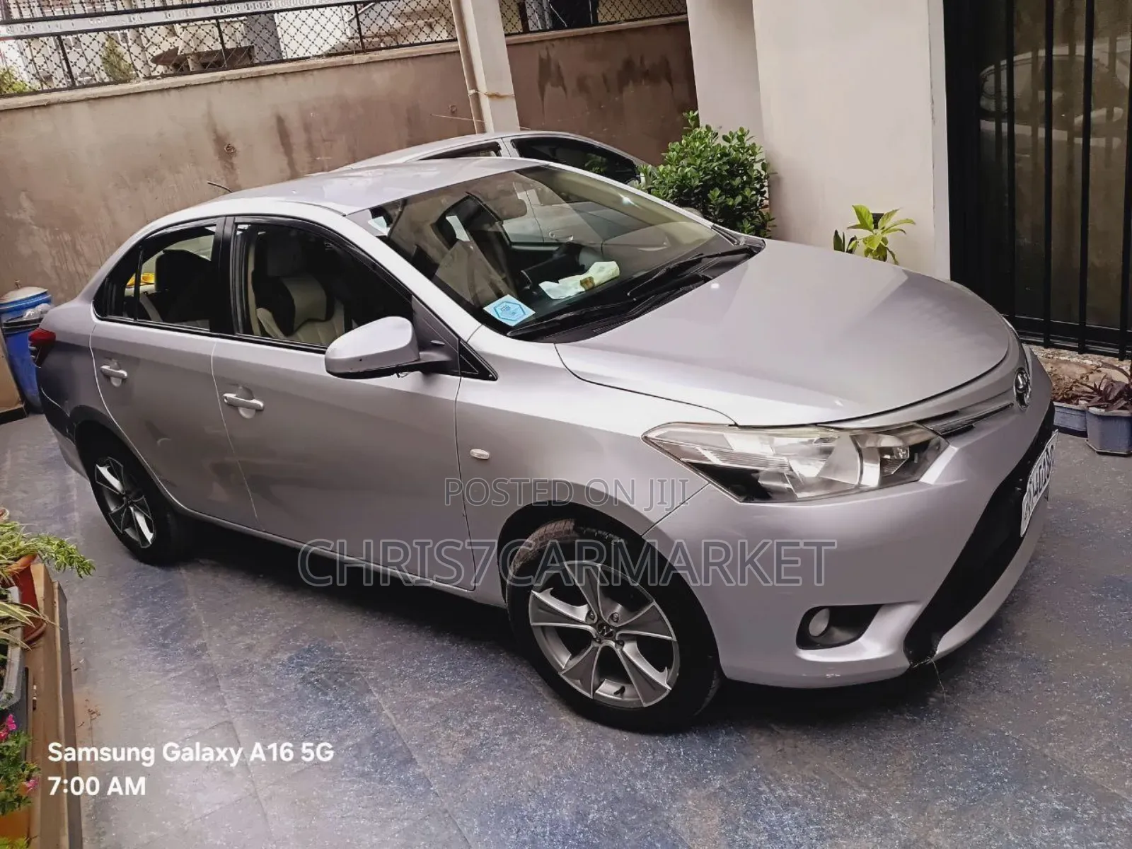 Toyota Yaris SE Hatchback 5dr 2014 Silver