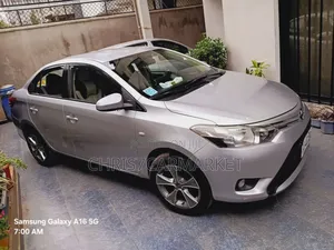 Toyota Yaris SE Hatchback 5dr 2014 Silver