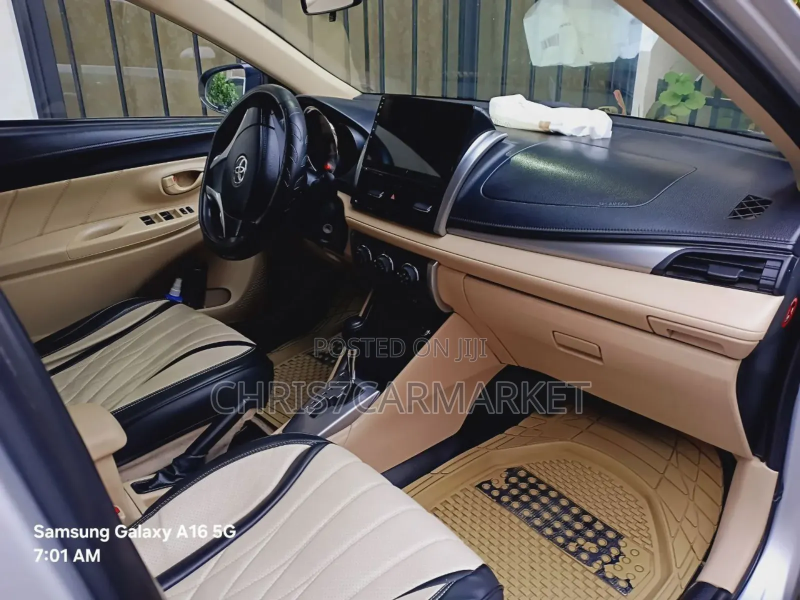 Toyota Yaris SE Hatchback 5dr 2014 Silver