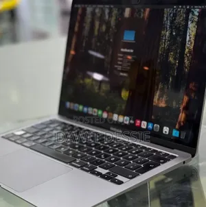 New Laptop Apple MacBook 2020 8GB Intel Core I3 SSD 256GB