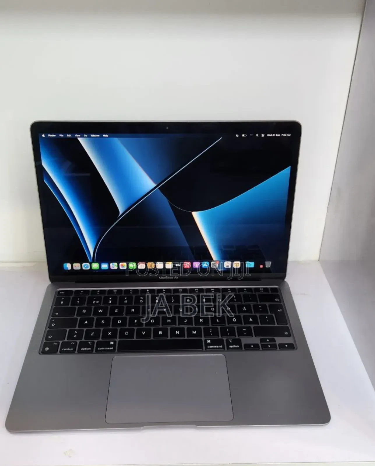 New Laptop Apple MacBook Air 2020 M1 16GB Apple M1 SSD 256GB