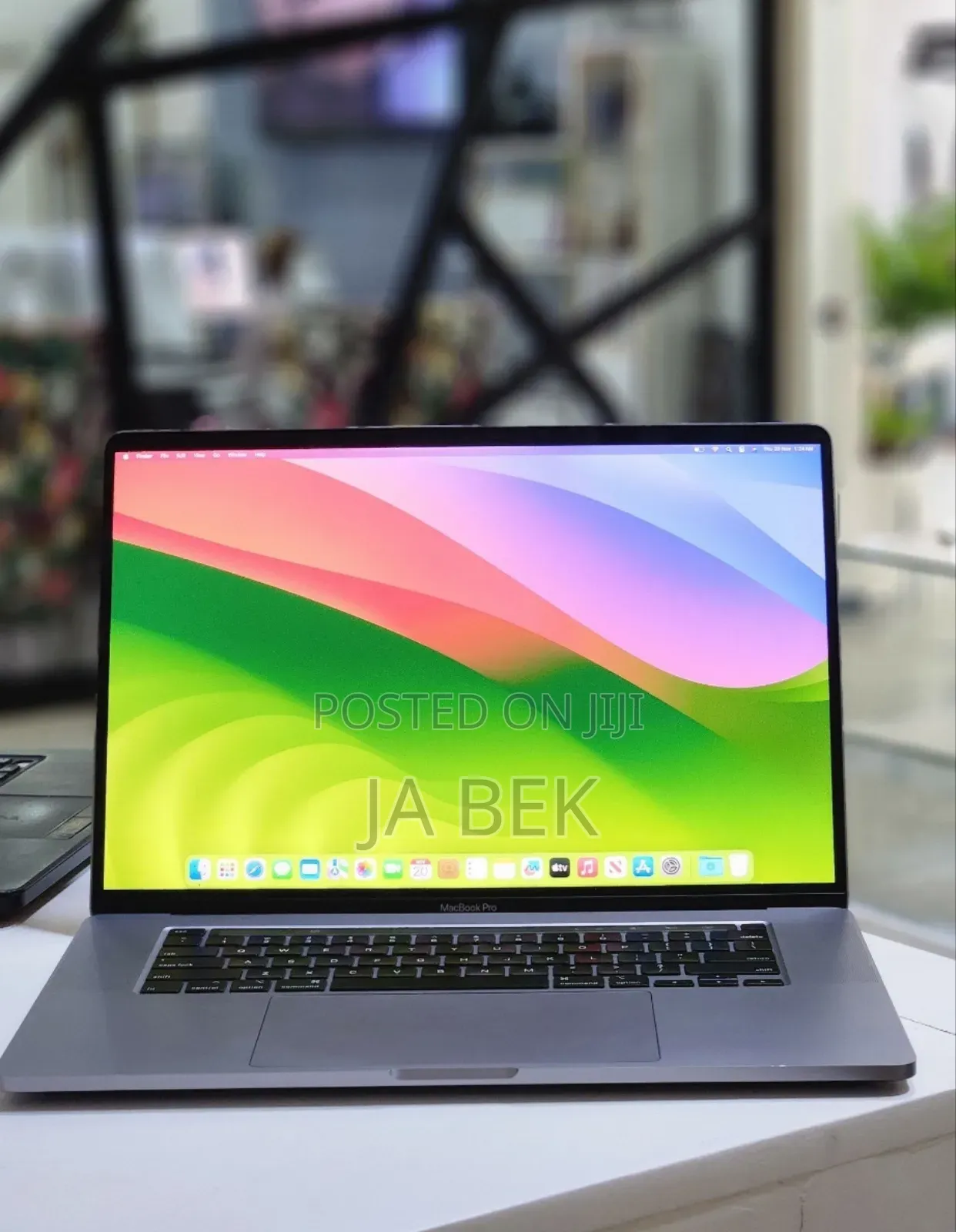 New Laptop Apple MacBook Pro 2019 32GB Intel Core I7 SSD 512GB