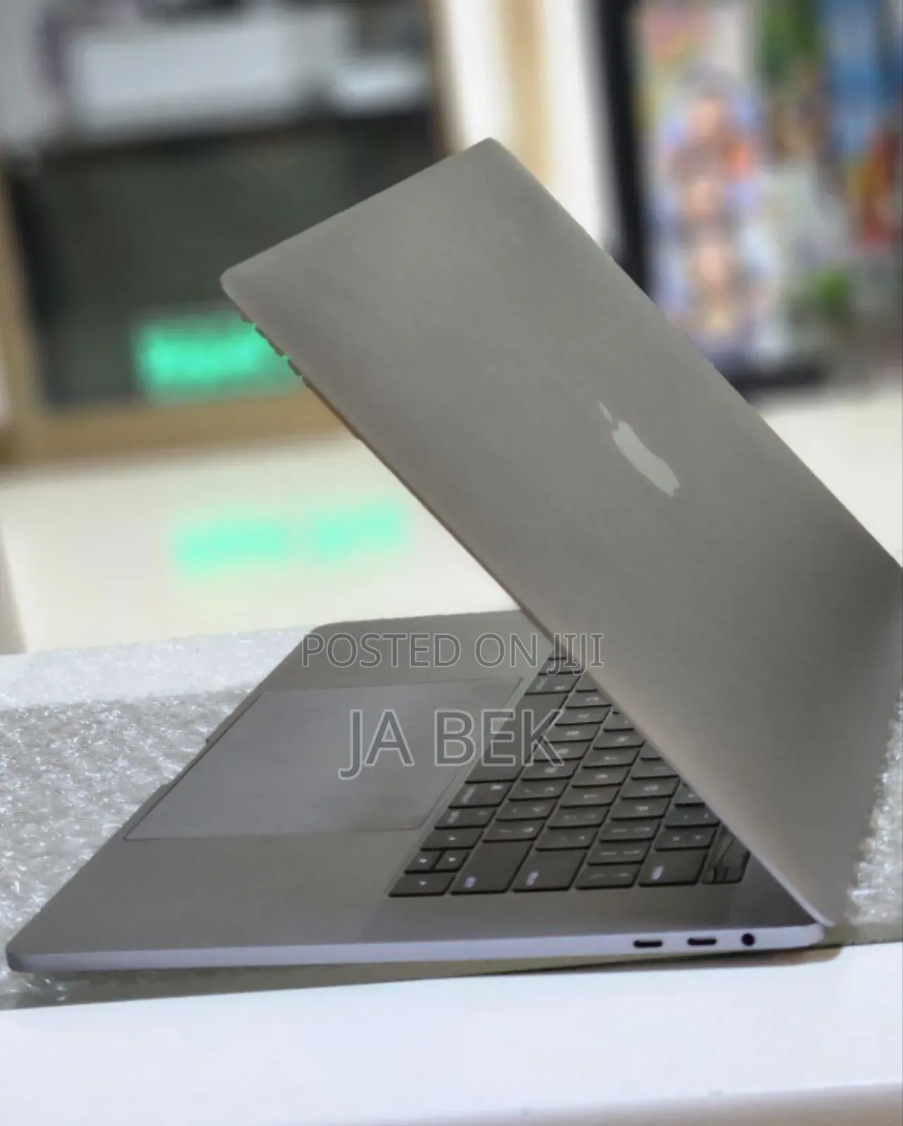 New Laptop Apple MacBook Pro 2019 32GB Intel Core I7 SSD 512GB