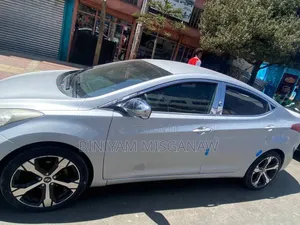 Hyundai Elantra 2012 Silver