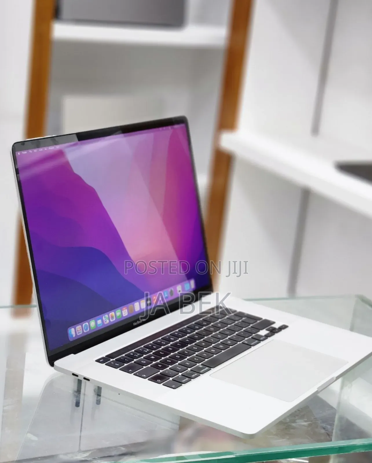 New Laptop Apple MacBook Pro 2019 16GB Intel Core I7 SSD 512GB