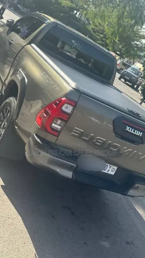 Toyota Hilux 2021 Gold