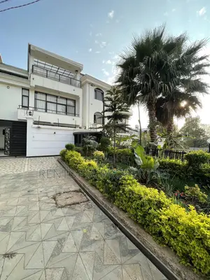 5bdrm House in Yeka for rent