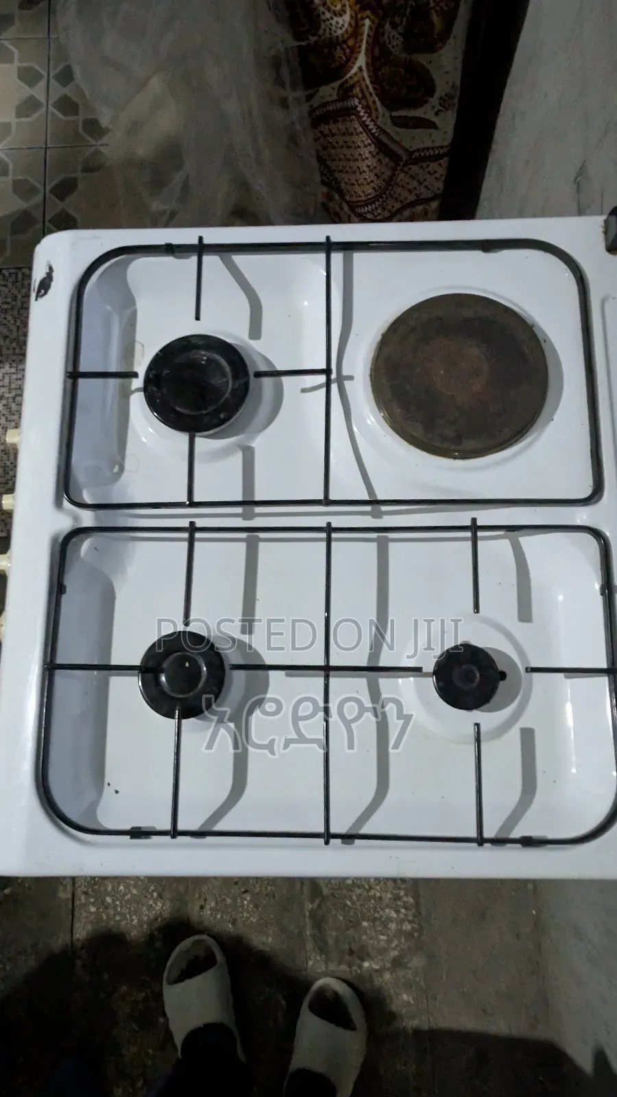 ባለ 3 Cylinder እና 1 Electric Stove ከነ Oven. Stove With Oven