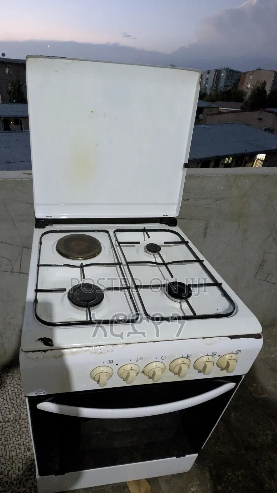ባለ 3 Cylinder እና 1 Electric Stove ከነ Oven. Stove With Oven