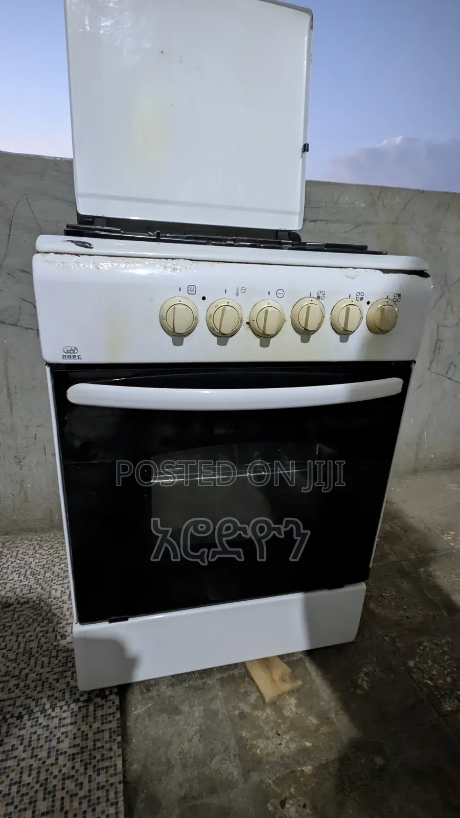 ባለ 3 Cylinder እና 1 Electric Stove ከነ Oven. Stove With Oven