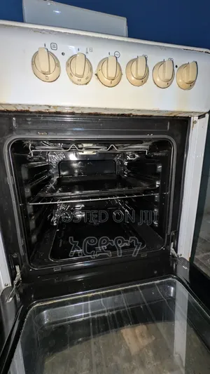 ባለ 3 Cylinder እና 1 Electric Stove ከነ Oven. Stove With Oven