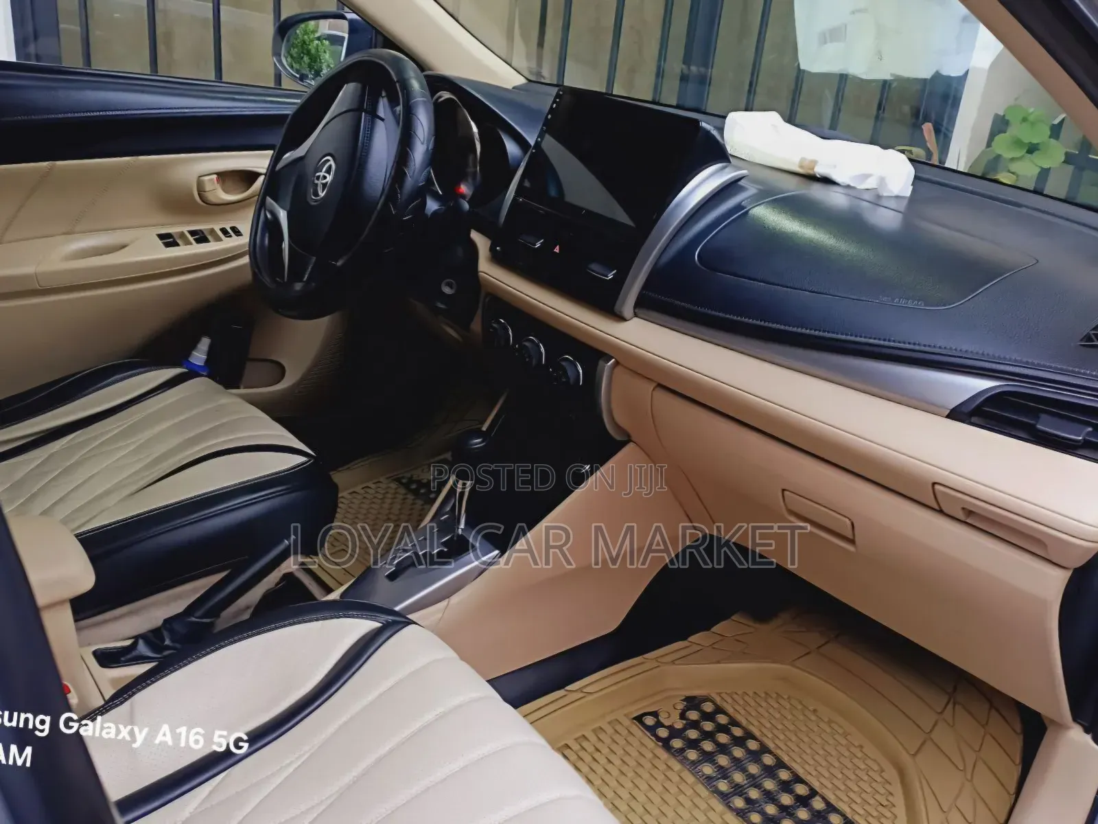 Toyota Yaris 2013 Silver