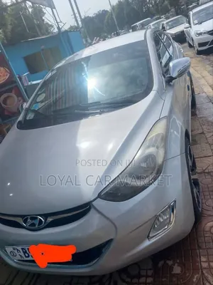 Hyundai Elantra 2012 Silver