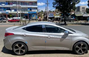 Hyundai Elantra 2012 Silver