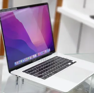 New Laptop Apple MacBook Pro 2019 16GB Intel Core I7 SSD 512GB