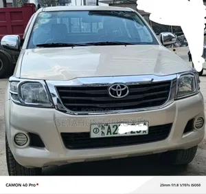 Toyota Hilux 2015 White
