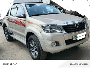 Toyota Hilux 2015 White