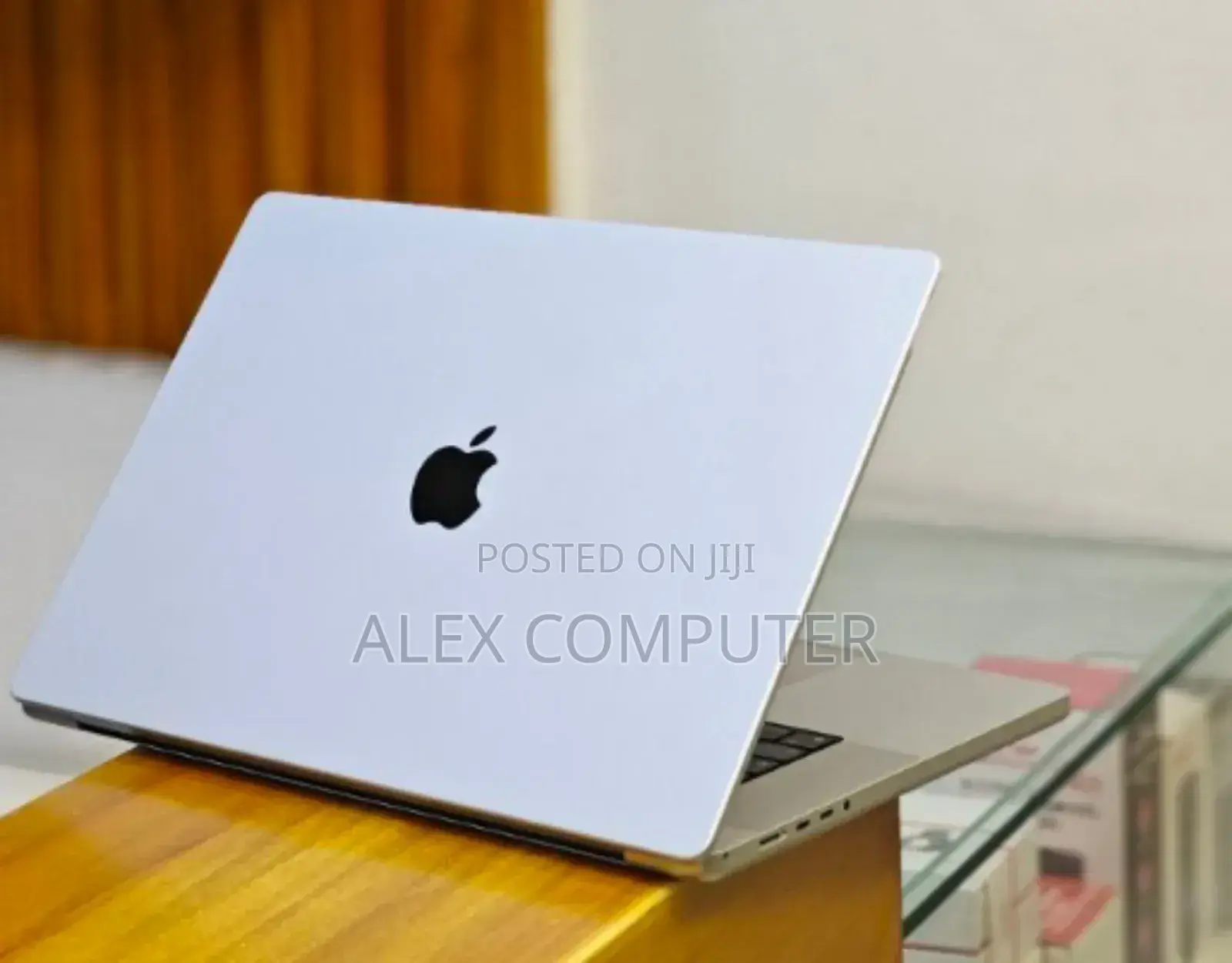 New Laptop Apple MacBook Pro M1 16GB Apple M1 Pro SSD 512GB