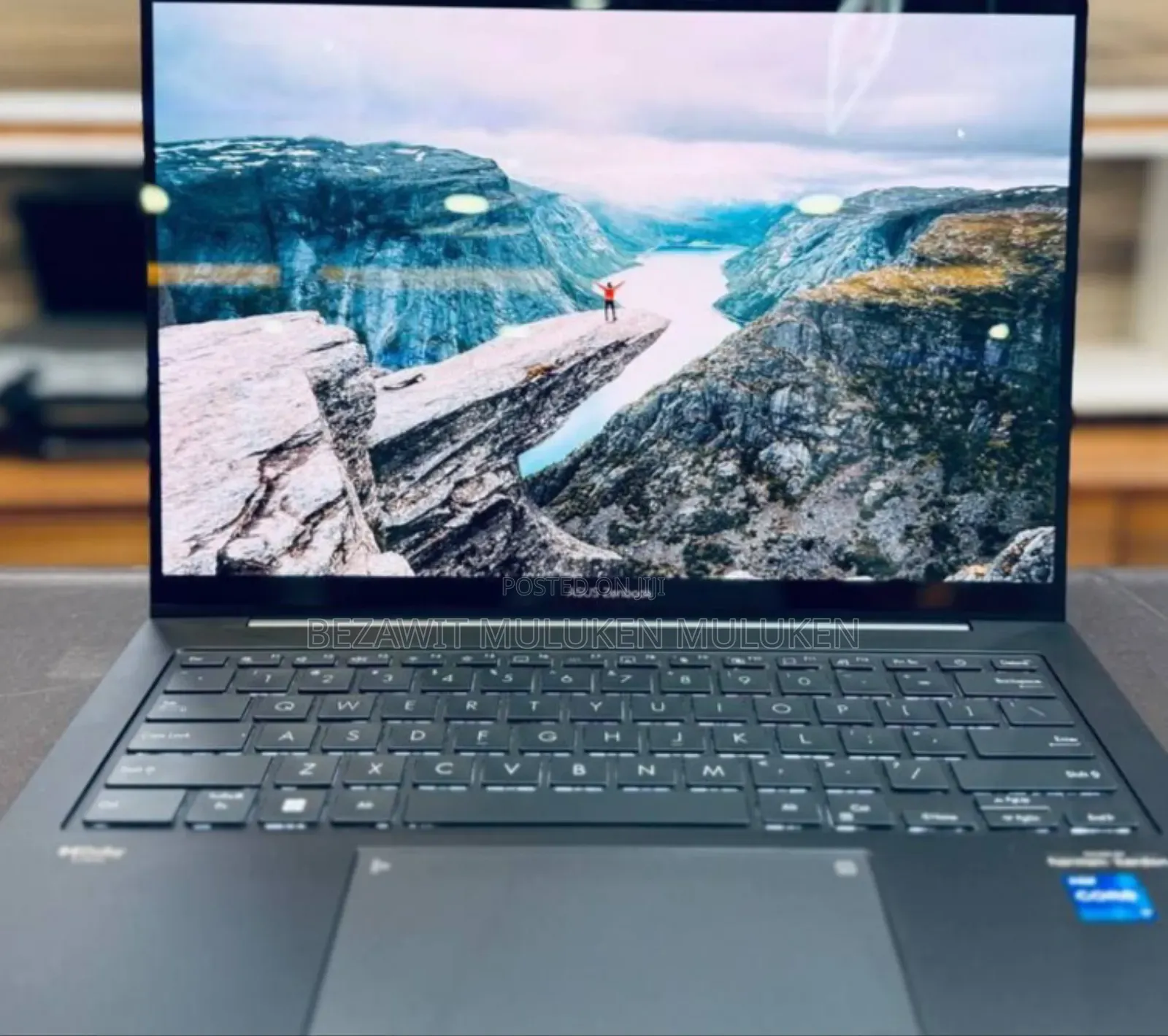 New Laptop Asus ZenBook 13 UX331UN 16GB Intel Core I7 SSD 512GB