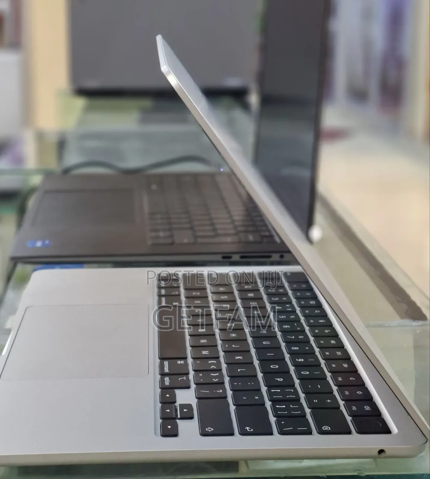 New Laptop Apple MacBook Air 2022 M2 8GB Apple M2 SSD 256GB