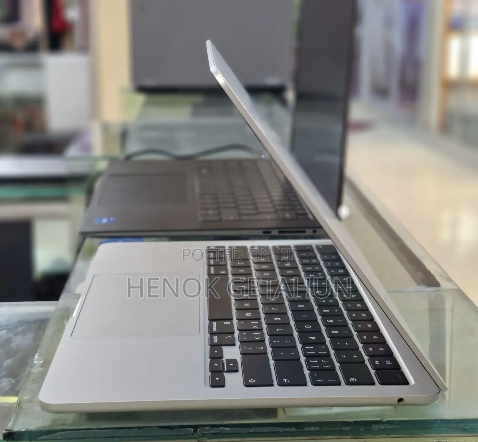 New Laptop Apple MacBook Air 2022 M2 8GB Intel Core M2 SSD 256GB