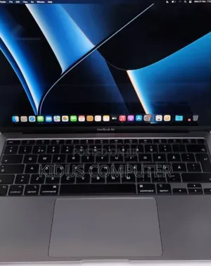 New Laptop Apple MacBook 16GB Apple M1 SSD 256GB