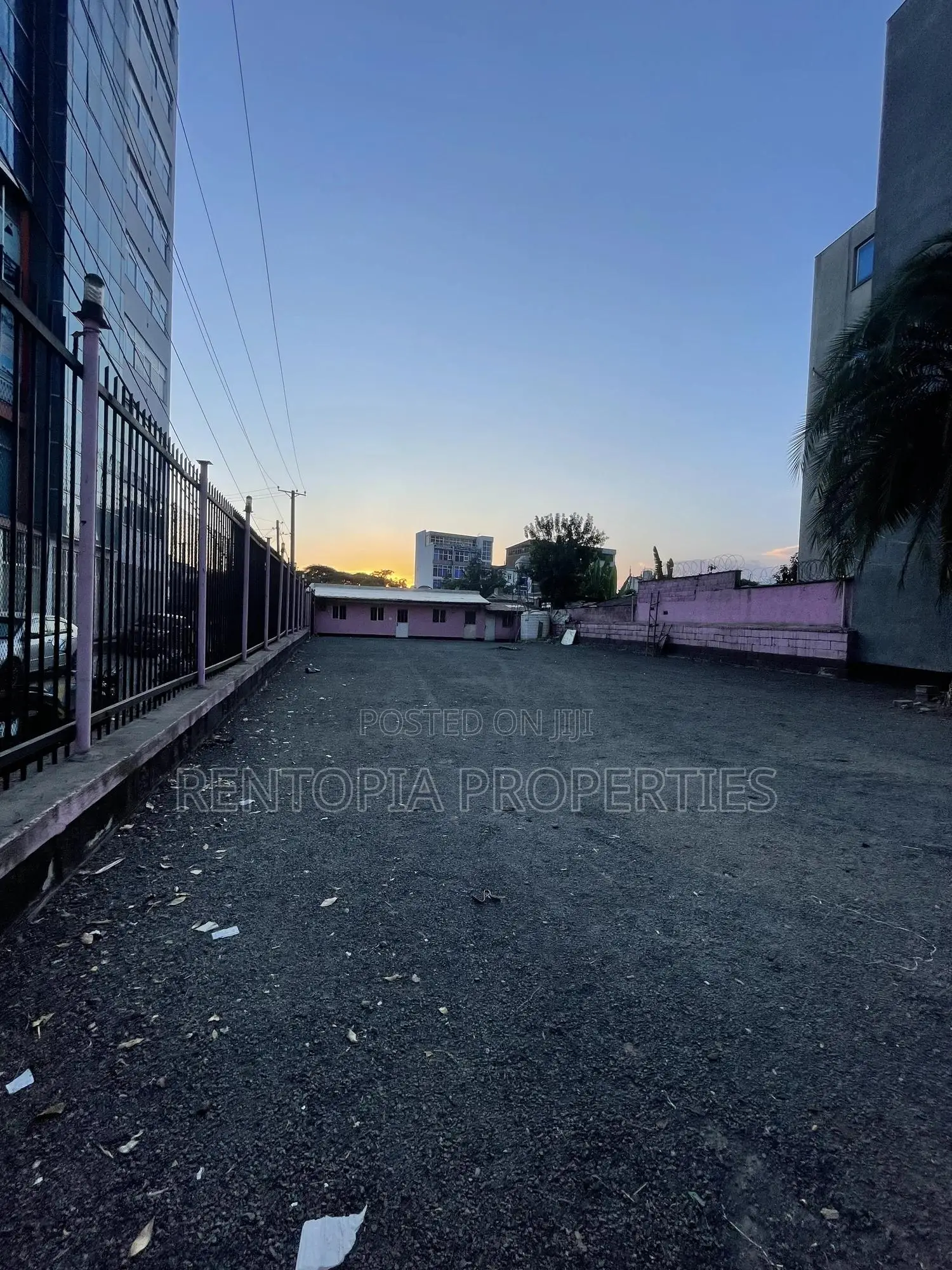 700sqm Car Showroom for Rent – Meskel Flower