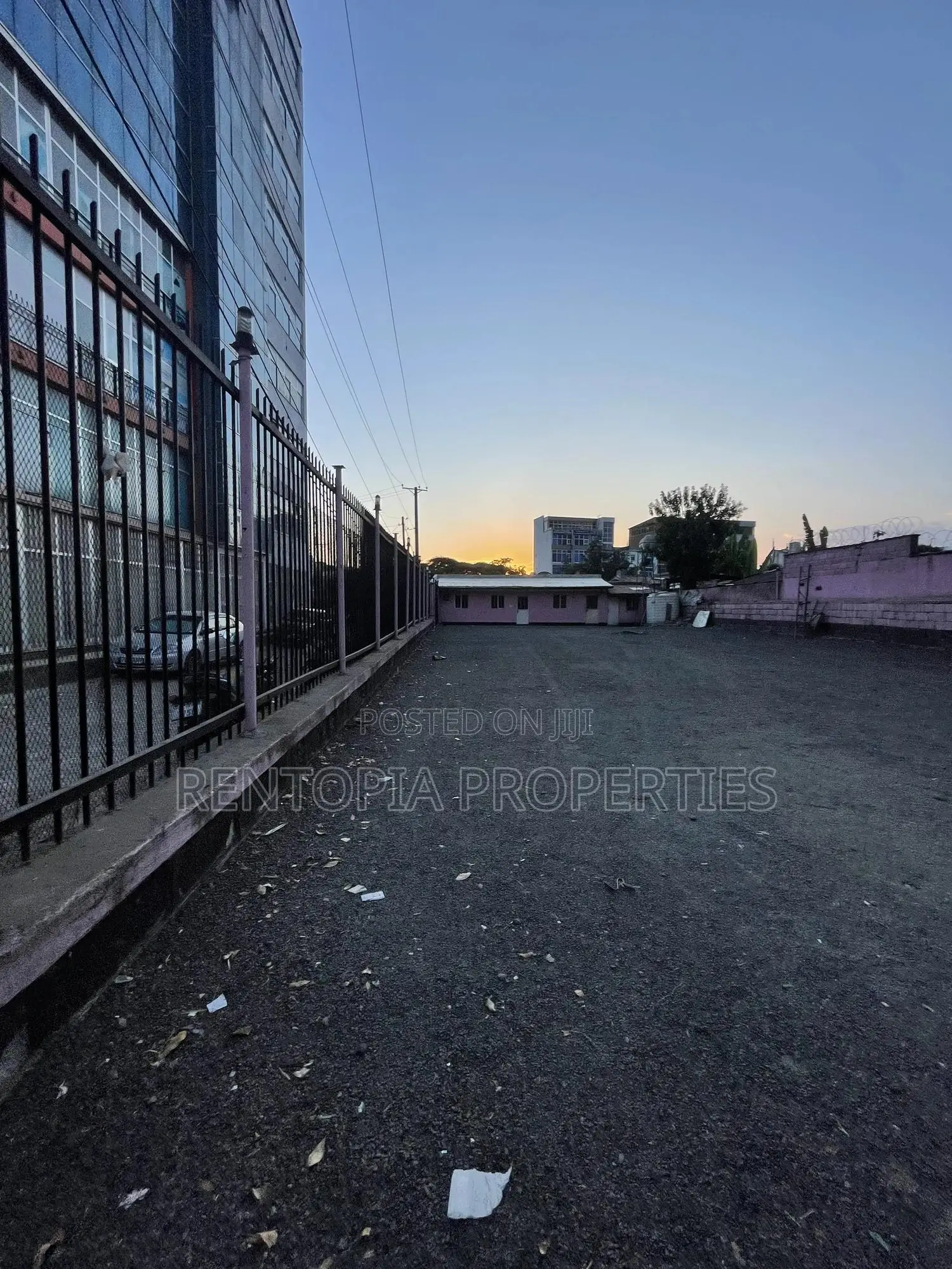 700sqm Car Showroom for Rent – Meskel Flower