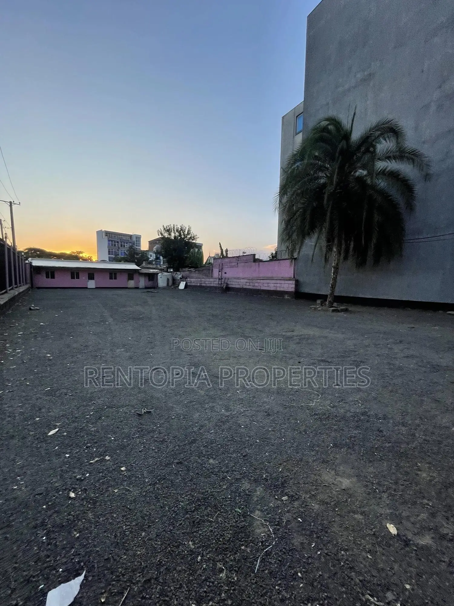 700sqm Car Showroom for Rent – Meskel Flower