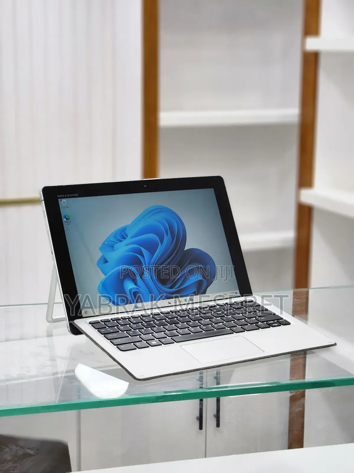 New Laptop HP X2 8GB SSD 256GB