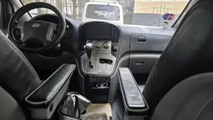 Hyundai H1 2.4 GLS 2012 White