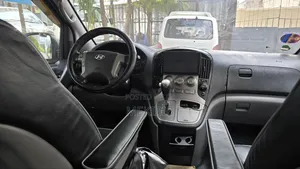 Hyundai H1 2.4 GLS 2012 White
