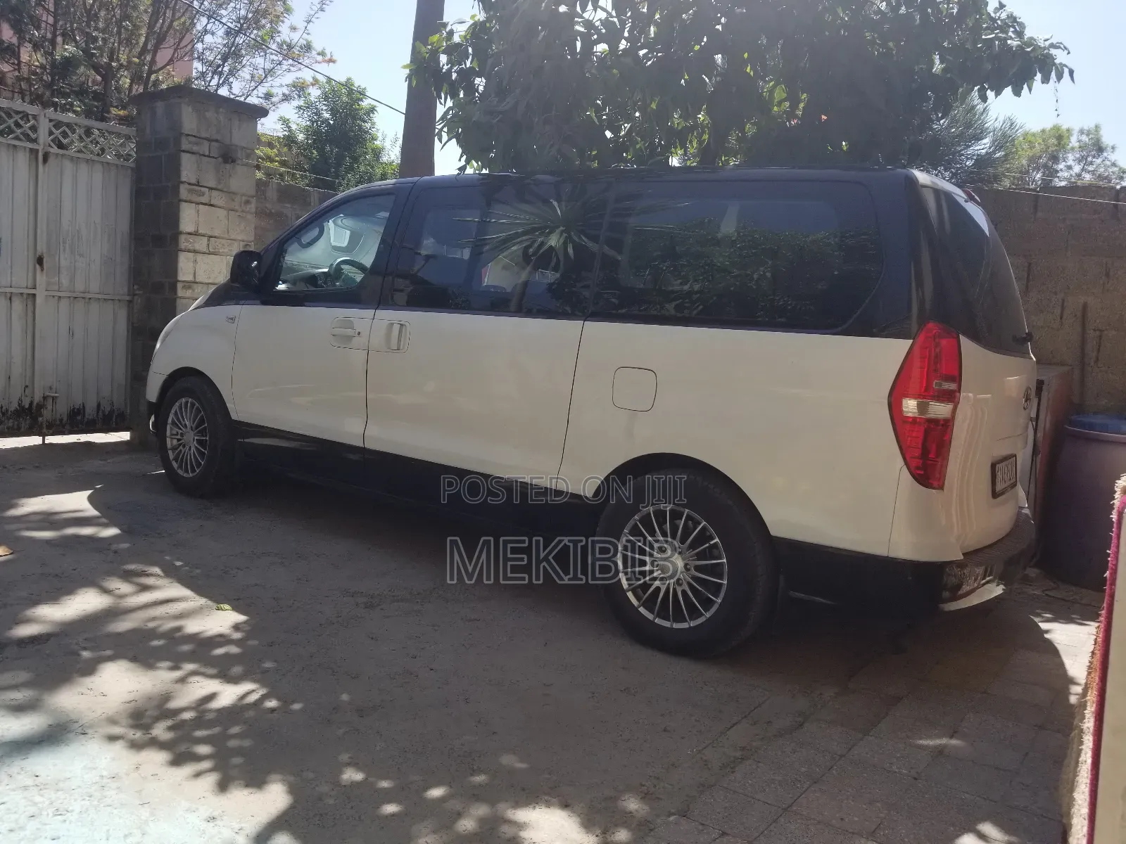 Hyundai H1 2.4 GLS 2012 White