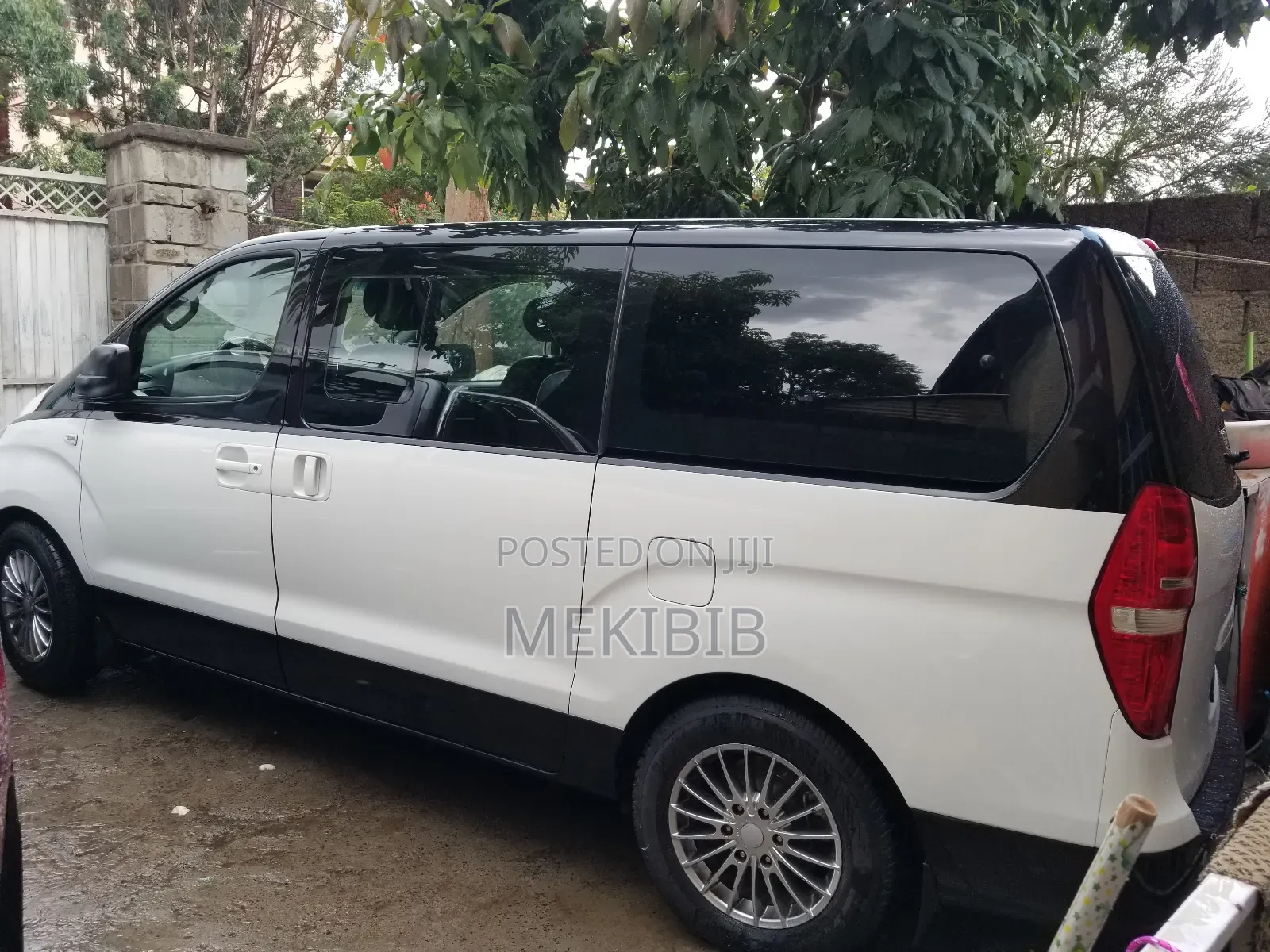 Hyundai H1 2.4 GLS 2012 White