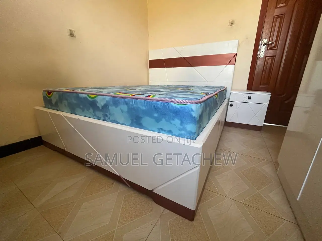 150cm Bed With One Nightstand (አልጋ)