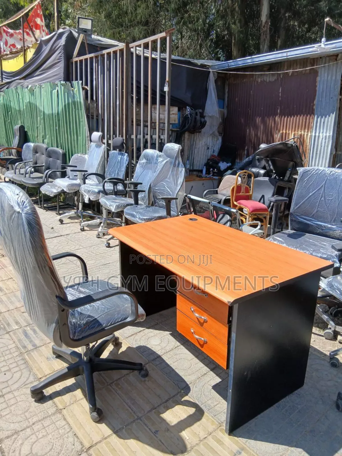 Executive Office Furniture Set - Desk, Chairs Side Table!