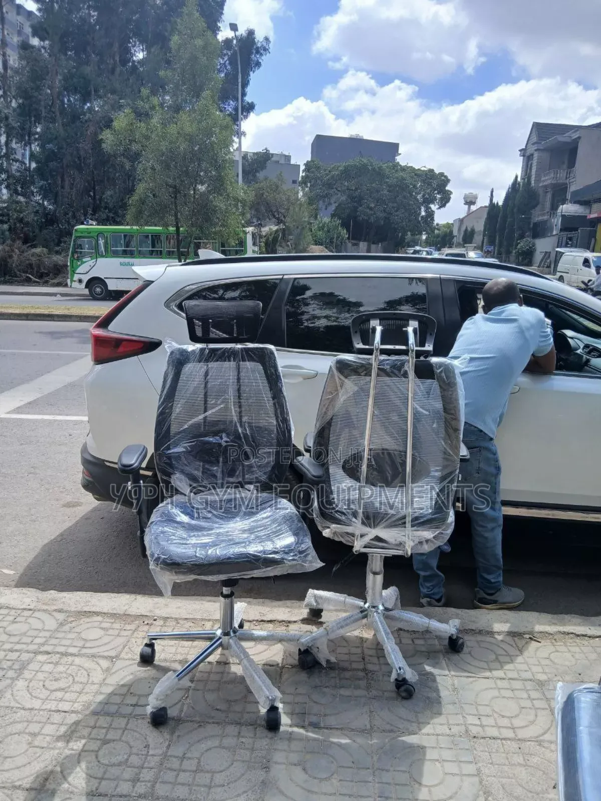 Executive Office Furniture Set - Desk, Chairs Side Table!