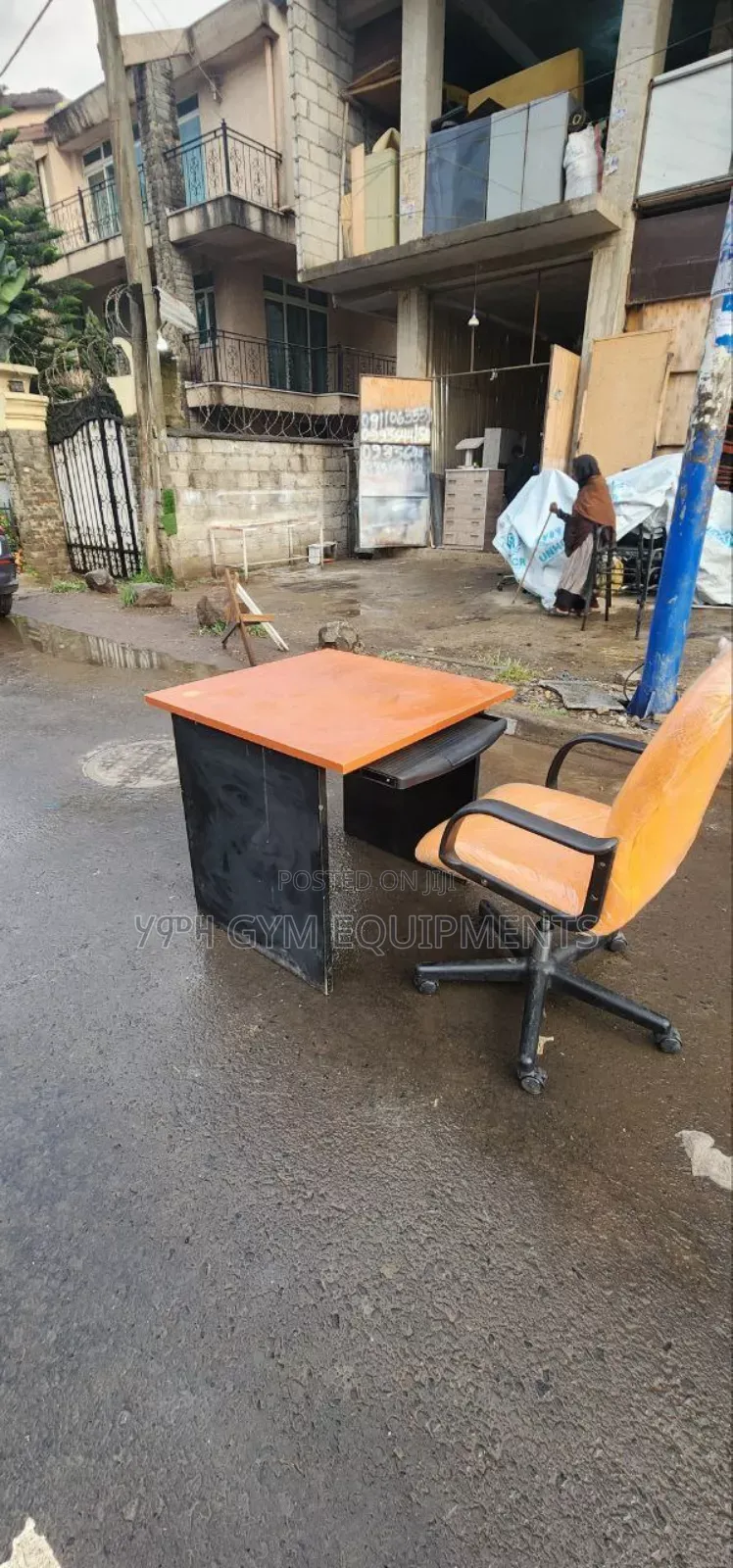 Executive Office Furniture Set - Desk, Chairs Side Table!