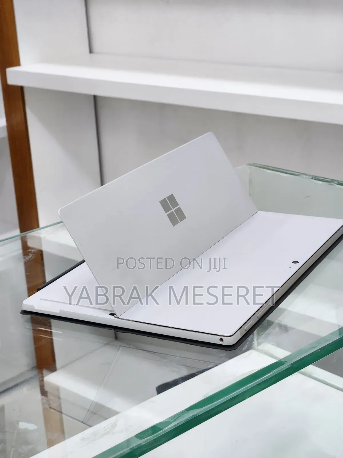 New Laptop Microsoft Surface 8GB Intel Core I7 SSD 256GB