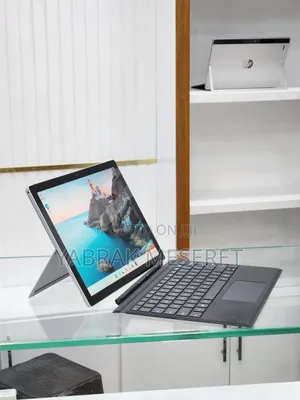 New Laptop Microsoft Surface 8GB Intel Core I7 SSD 256GB