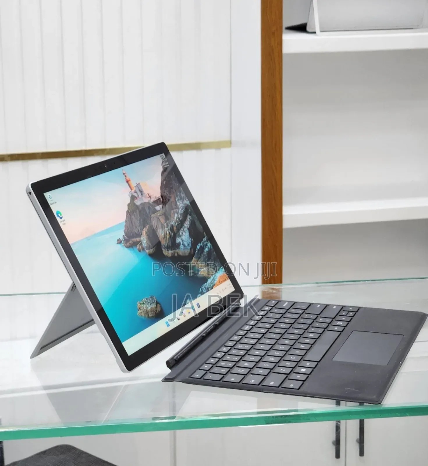 New Laptop Microsoft Surface 8GB Intel Core I7 SSD 256GB