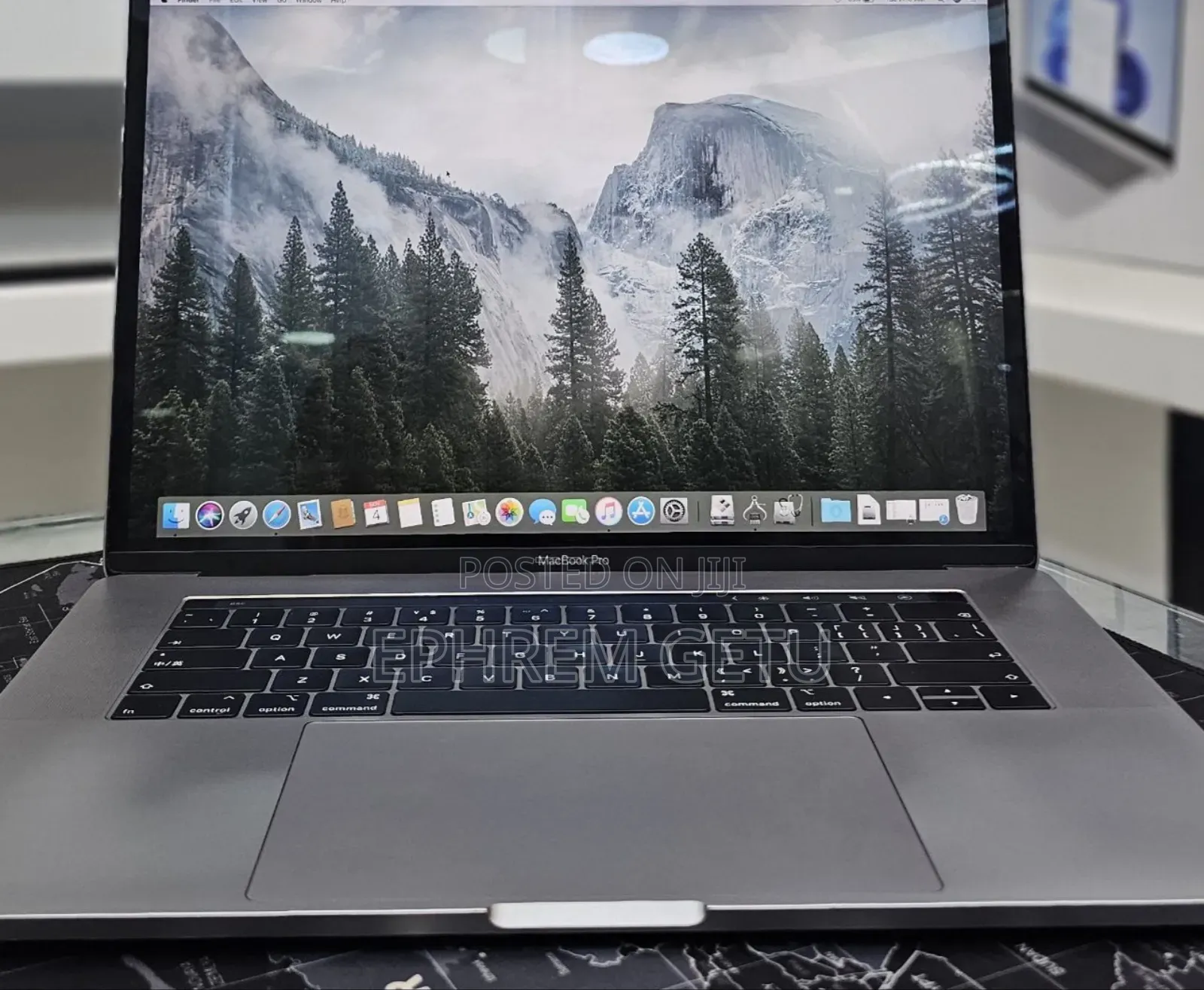 New Laptop Apple MacBook Pro 2019 16GB Intel Core I9 SSD 512GB