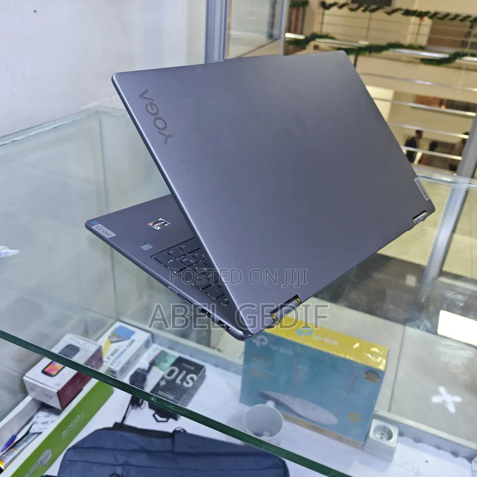 New Laptop Lenovo Yoga 700 16GB AMD Ryzen 7 SSD 512GB