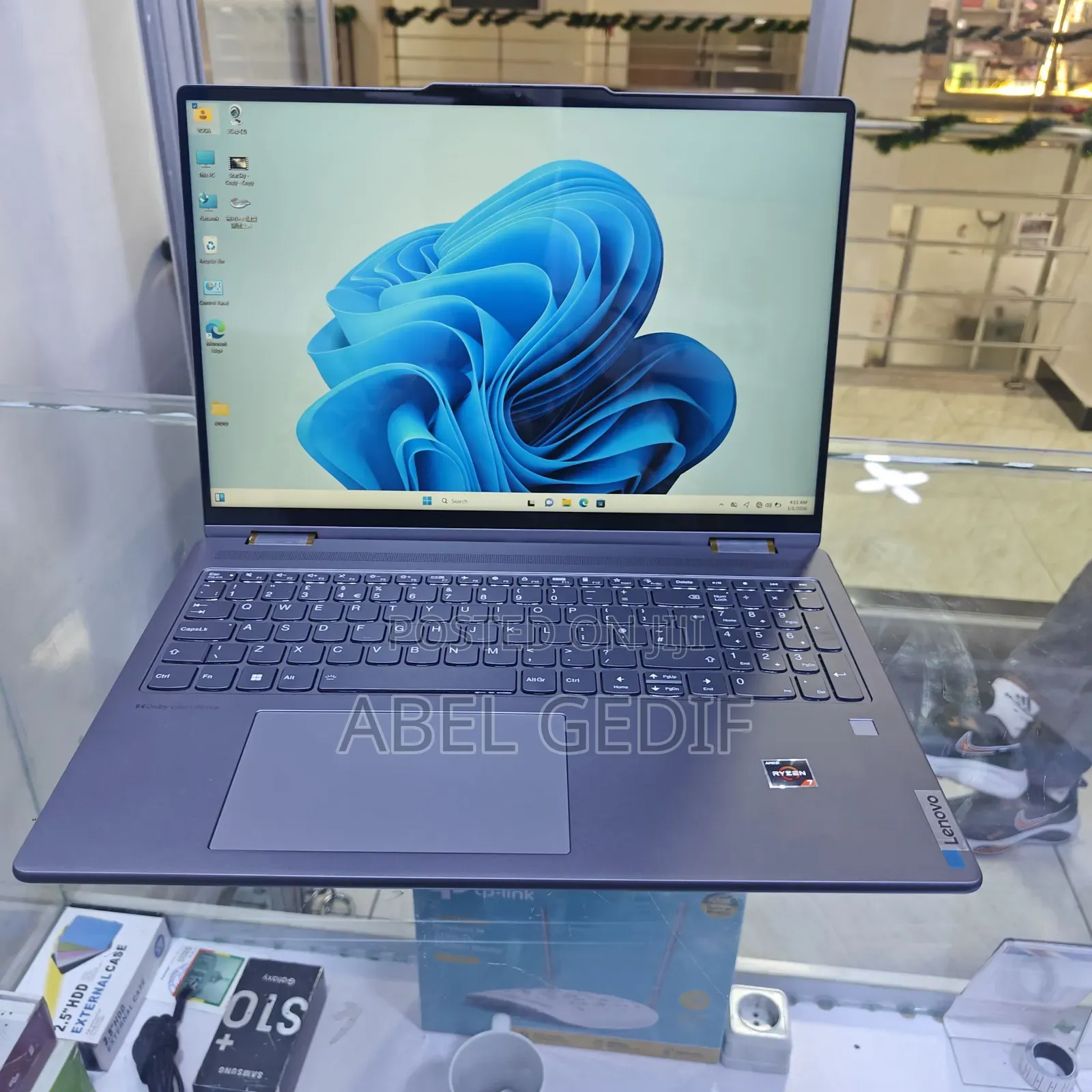 New Laptop Lenovo Yoga 700 16GB AMD Ryzen 7 SSD 512GB